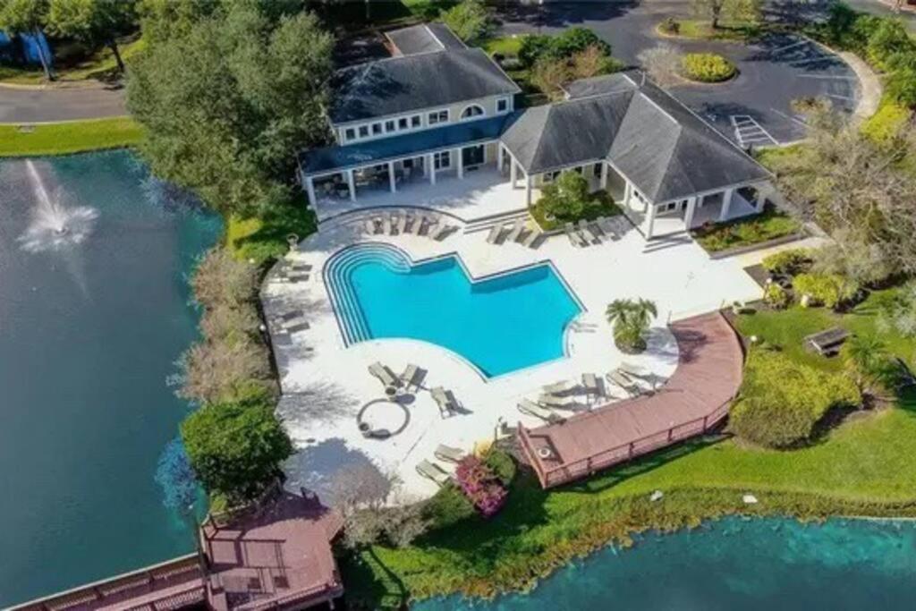 Lakeview Condo In Gated Community 坦帕 外观 照片